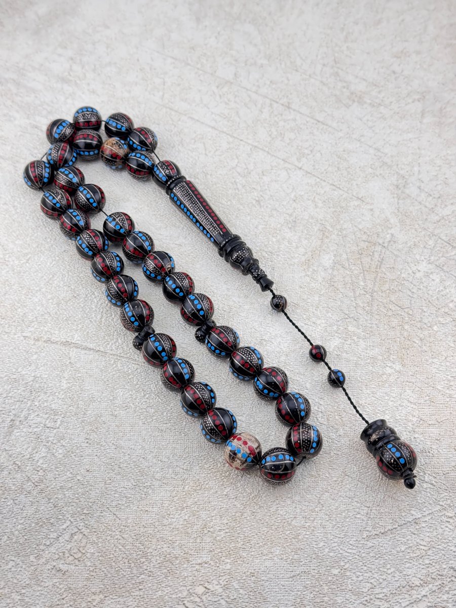 مسبحة فضة مكية مطعّمة بالمينا