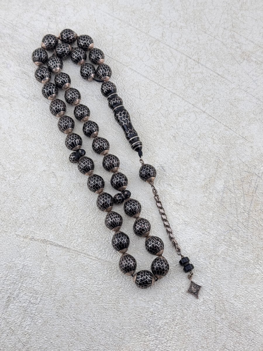 مسبحة فضة مصرية مطعّمة بالمينا