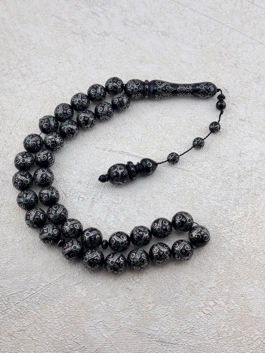 مسبحة يسر دك فضه مكي قديم  مطعم بحجر الزمرد