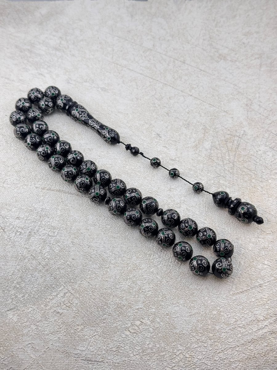 مسبحة يسر دك فضه مكي قديم  مطعم بحجر الزمرد