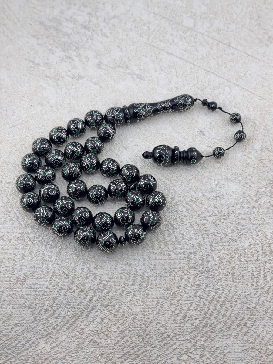 مسبحة يسر دك فضه مكي قديم  مطعم بحجر الزمرد