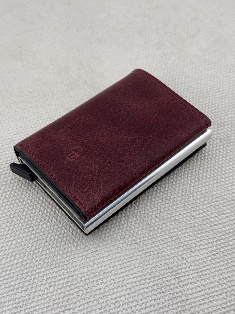 محفظة هويات جلد طبيعي