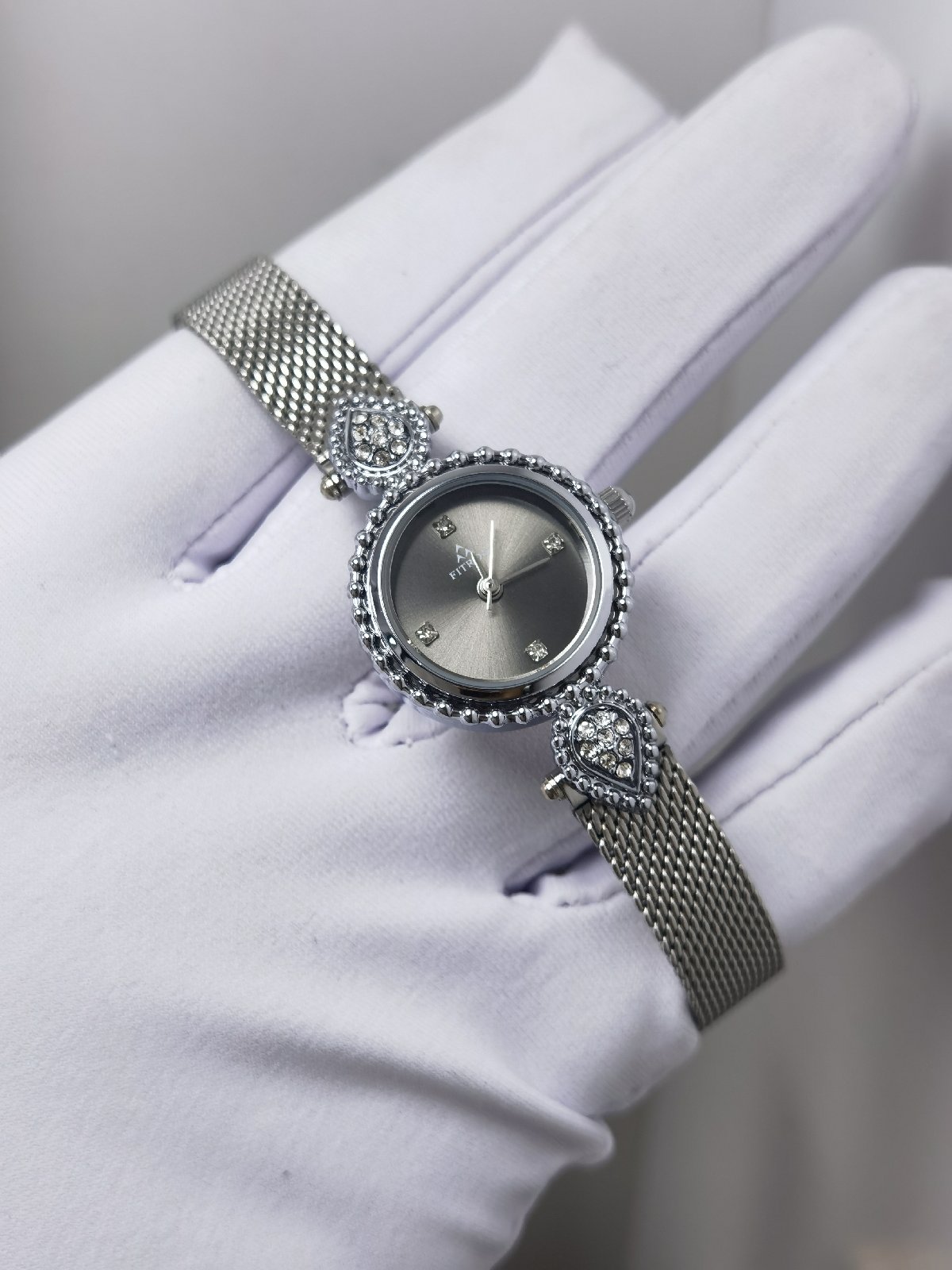 ساعة نسائية W79