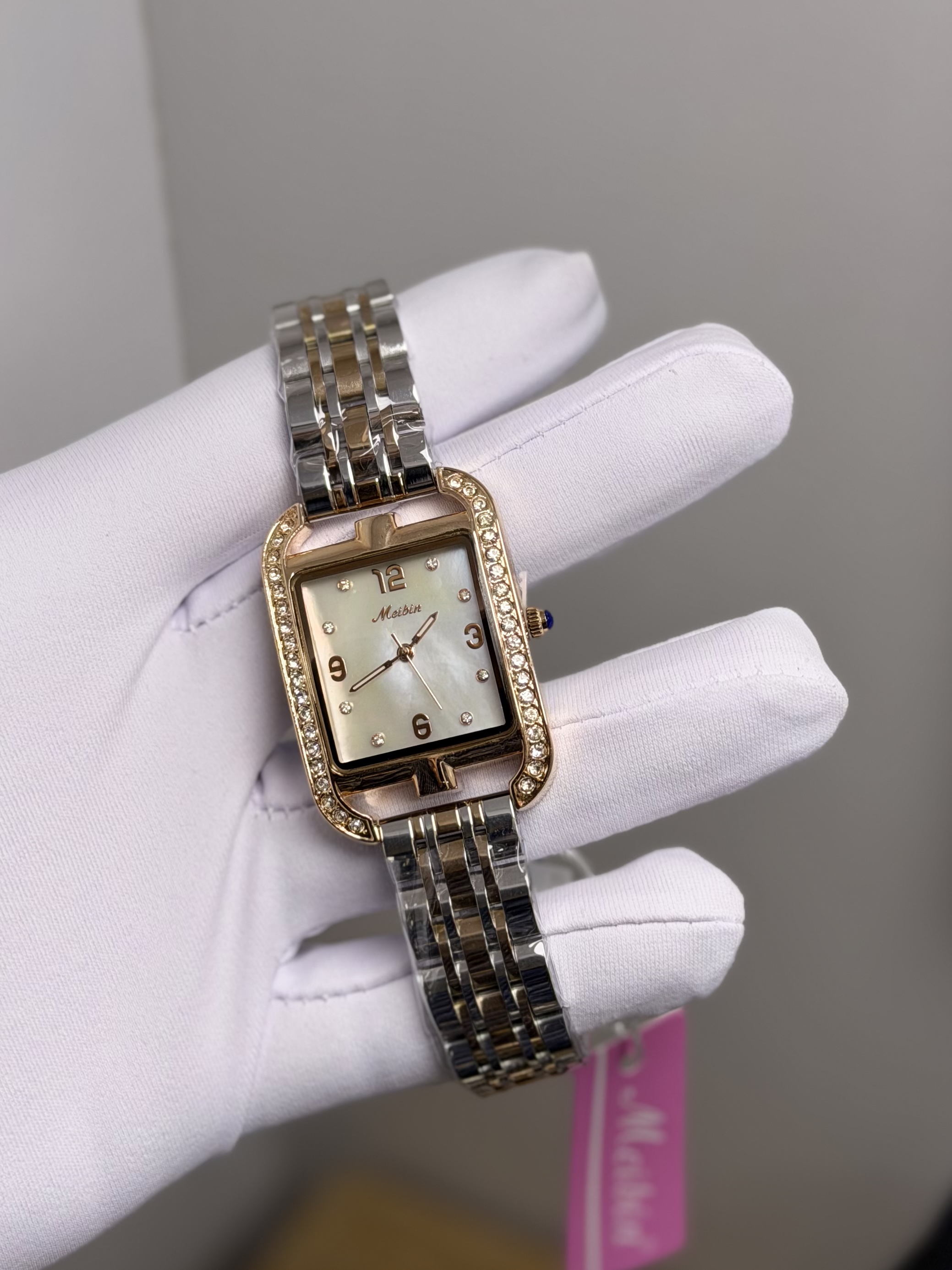 ساعة نسائية W06